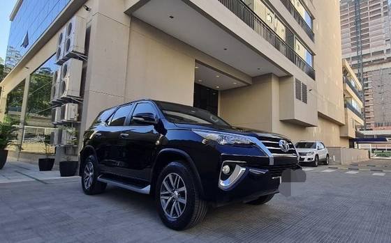 TOYOTA HILUX SW4 2.8 SRX 4X4 7 LUGARES 16V TURBO INTERCOOLER DIESEL 4P AUTOMÁTICO TOYOTA HILUX SW4 2.8 SRX 4X4 7 LUGARES 16V TURBO INTERCOOLER DIESEL 4P AUTOMÁTICO